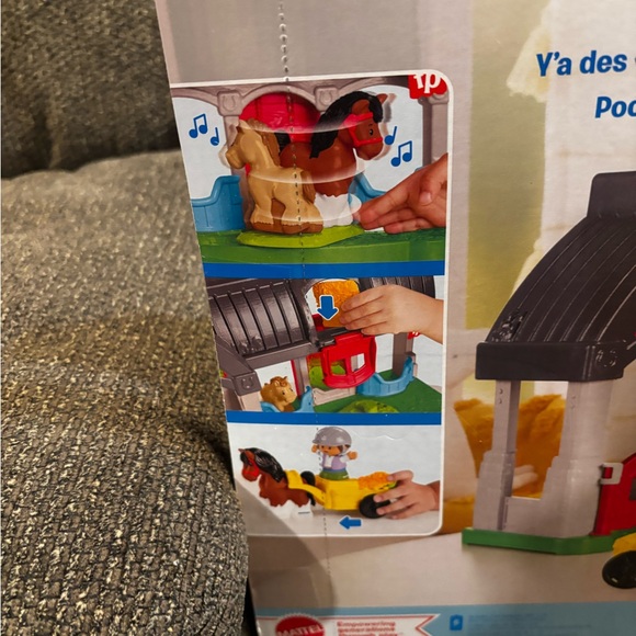 Fisher-Price Little People Farmhouse with Red Door and Green Tractor - Picture 7 of 9